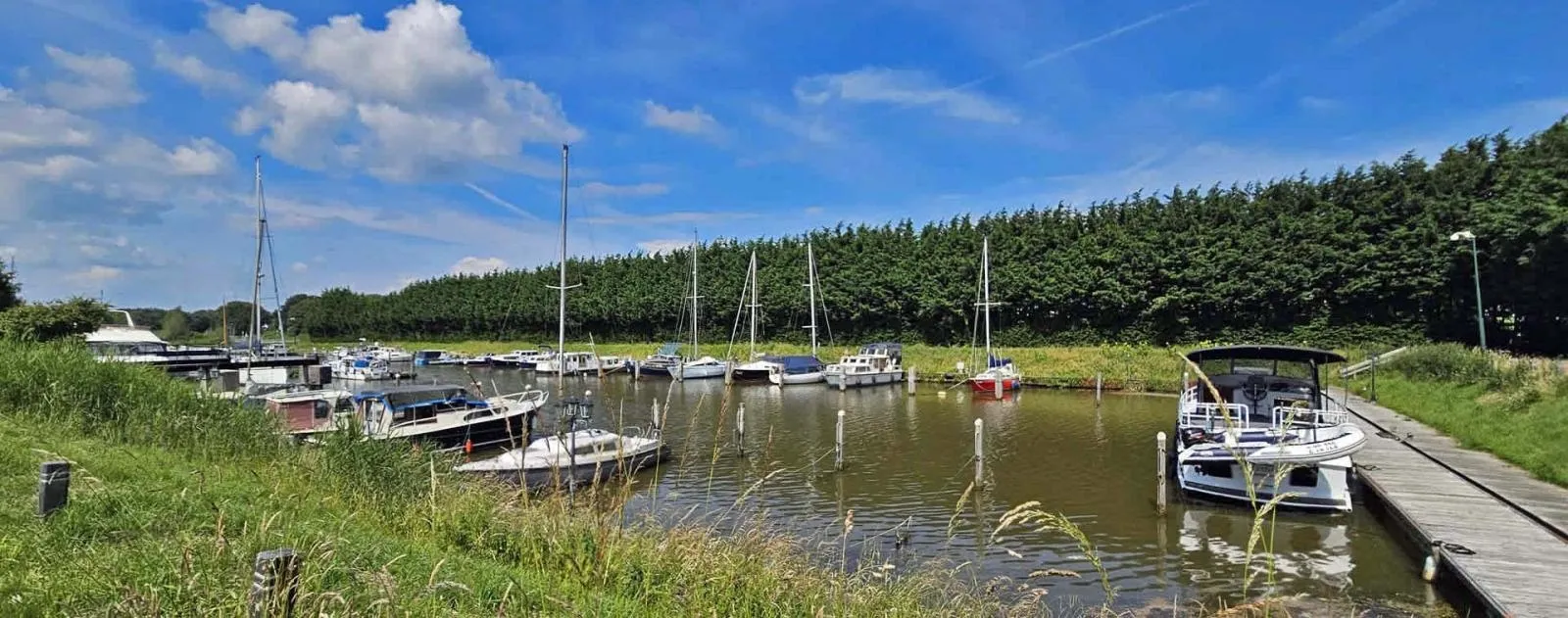 jachthaven aan de rand van het Markermeer