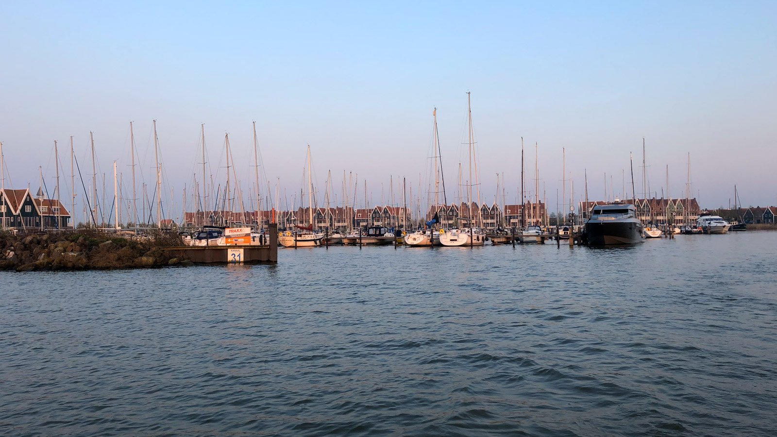 De jachthaven van Volendam